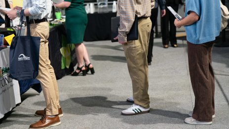 Новите молби за помощи при безработица в САЩ са достигнали 232 хил. към октомври