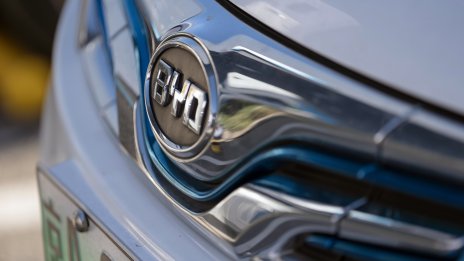 Делът на китайските марки от глобалните продажби на леки коли достига 38% през октомври