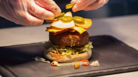 Новото име на McDonald’s в Русия може да е "Забавен и вкусен" или "Същият"