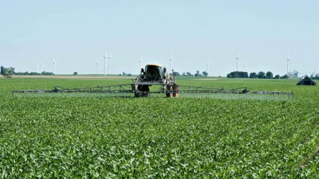 Цените на торовете падат с 30% спрямо рекорда заради свиването на търсенето