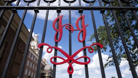 Johnson & Johnson е поредната компания, която разделя бизнеса си