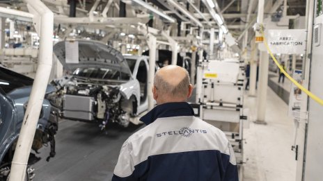 Stellantis отчита спад в тримесечните приходи, оттегля целогодишните си насоки