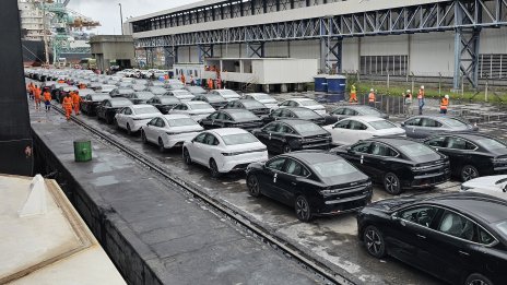 Пристанищата на Бразилия са задръстени от китайски електромобили