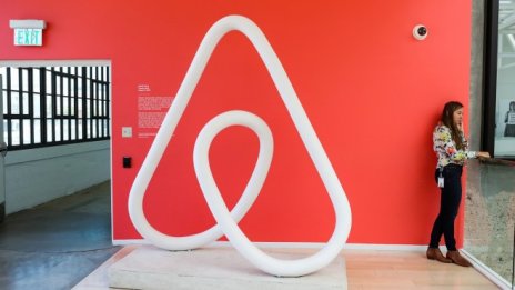 Airbnb няма да стане публична през 2018 г.