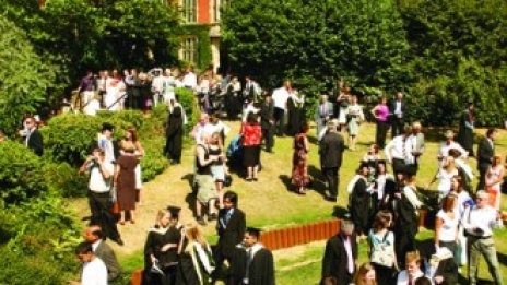 Учете в София и вземете магистърска степен от Шефилдския университет