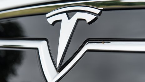 Адвокатите на Мъск и на ищците по делото за Tesla размениха първи удари