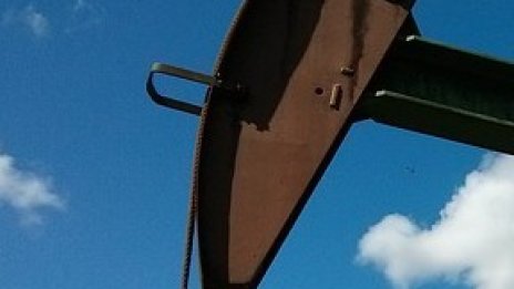 Цените на петрола остават стабилни на фона на пониженото напрежение*