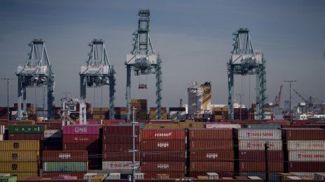 Световната икономика вече усеща жегата от митата на Доналд Тръмп