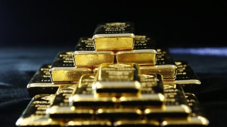 Цената на златото ще достигне 1500 долара, очаква валутен стратег