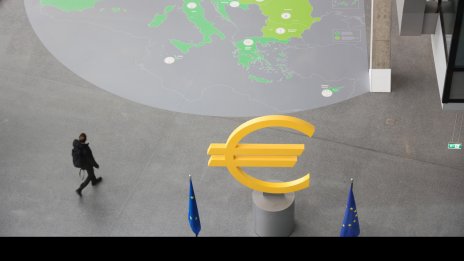 Очакванията на потребителите за инфлацията в еврозоната леко са намалели