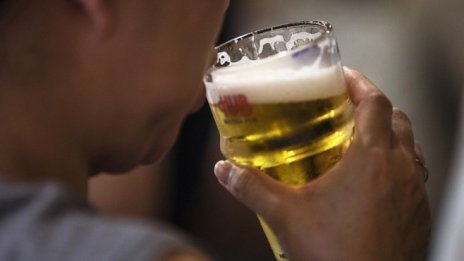 Блокадата в Индия доведе до скок на цените на алкохола на сивия пазар