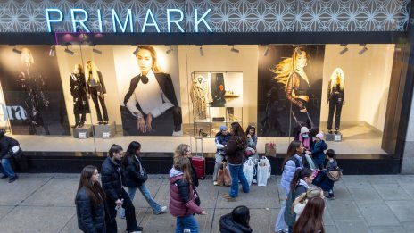 Ръстът на продажбите на Primark се забавя през празничното тримесечие