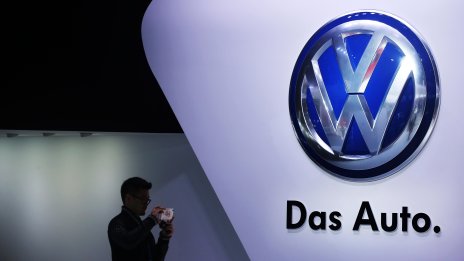 Volkswagen&nbsp;засенчи Tesla&nbsp;по продажби на електромобили в Европа през 2025 г.