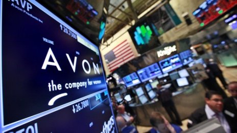 Главният изпълнителен директор на Avon напуска след загуба за второто тримесечие