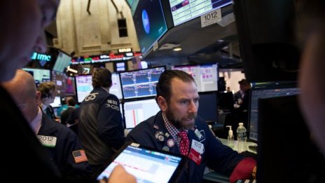 Wall Street започва последната сесия за седмицата на червена територия*