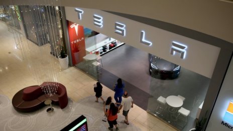 Акциите на Tesla се изстреляха със 7% след смесени финансови данни
