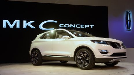 Ford насочва към сервизите 142 хил. автомобила Lincoln заради риск от пожар