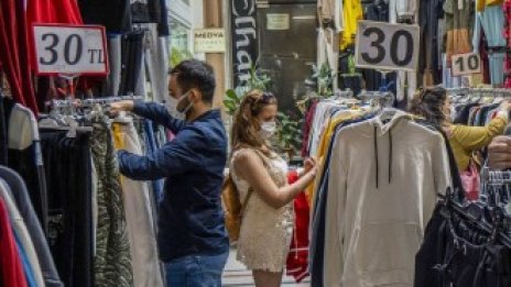 Обещанието на Ердоган за продължаващо намаляване на лихвите срива лирата с 8%