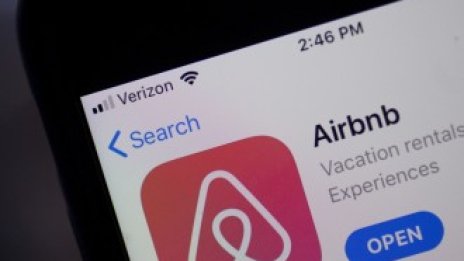 Airbnb вижда признаци на възстановяване, но загубите ѝ растат заради дълга