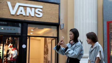 Vans е поредната компания, въвлечена в конфликта в Хонконг