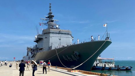 Руският и китайският военноморски флот провеждат съвместни учения в Японско море