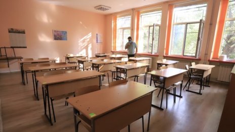 Красимир Вълчев: 0,4% от учебните паралелки в момента са под карантина