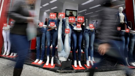 Инфлацията в България продължава своето движение надолу и през юни