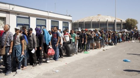 Молбите за убежище в ЕС намаляват с 43% през 2017 г.