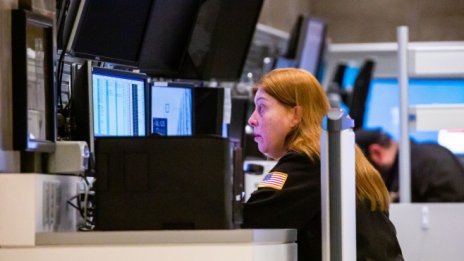 Wall Street започва първата търговска сесия за тримесечието с плахи ръстове*