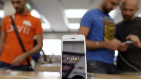 IPhone 5 с инкрустирани диаманти се появи във Великобритания