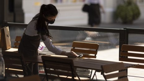 Твърде рано е да се притесняваме от инфлационна спирала при заплатите