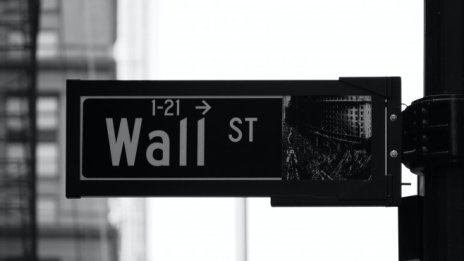 Dow се понижи с 1,5%, но Netflix поведе Nasdaq в зелената зона 