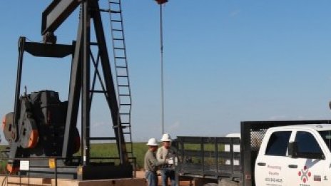 Петролът поскъпва слабо при прогнозата за значителен спад в добива на САЩ*