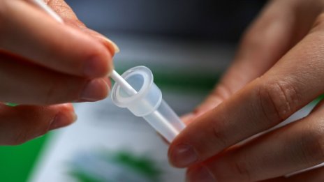 Седмичните случаи на Covid-19 почти удвоиха предишния си рекорд