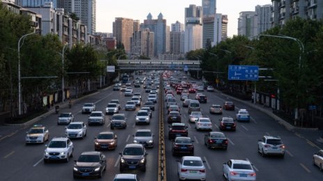 Китай гони самодостатъчност при компонентите за „зелени" автомобили до 2035 г.