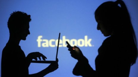 Идва ли краят на топлите отношения между Facebook и Microsoft?