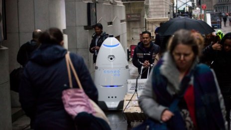 Ръстът на заплатите и дефицитът на работна ръка подкрепят търсенето на роботи