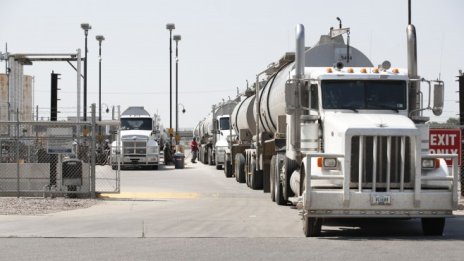 Петролът поскъпва отново в очакване на отговор от САЩ за добива*