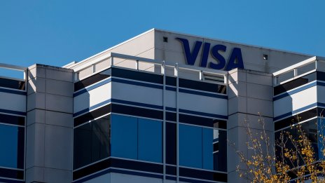 Visa въвежда нов код за продажби в магазини за огнестрелни оръжия в САЩ