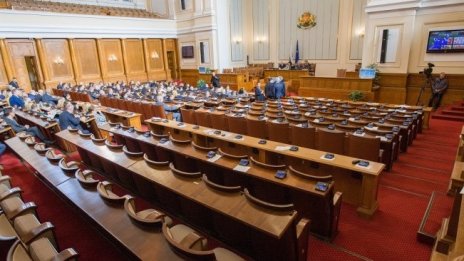 Окончателно: Камери ще има и в складовете за цигари и алкохол 