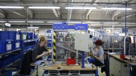 МТСП: Започващите работа превишават броя на регистриращите се като безработни