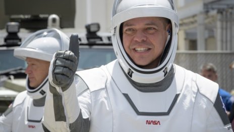 SpaceX изпрати успешно първите си астронавти в Космоса
