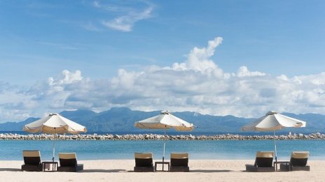 Безплатни чадъри и шезлонги на 25 български плажа