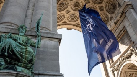 НАТО: Няма да позволим на терористите да ни заплашват