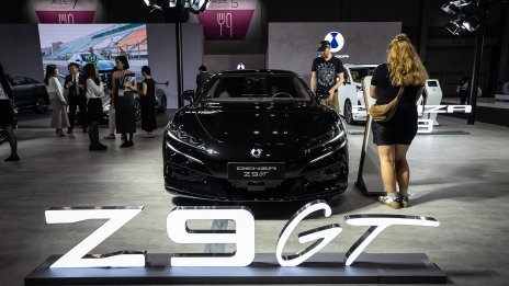 BYD планира да привлече кадри на Porsche с фокус върху луксозния сегмент в Европа
