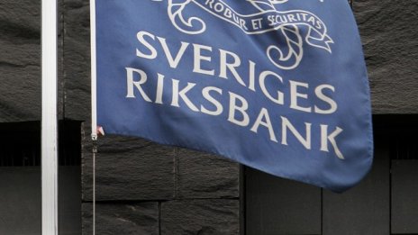 Защо Швеция запазва хлабава монетарна политика