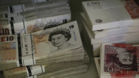 Лирата може да поевтинее с 10%, ако Шотландия обяви независимост