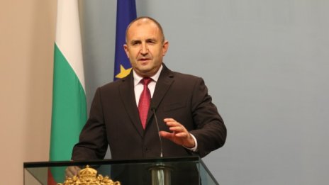 Румен Радев поиска оставката на правителството и главния прокурор