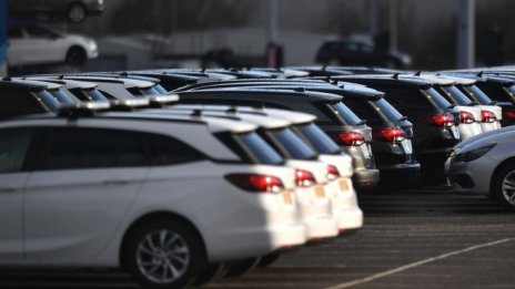 Автомобилните концерни очакват възстановяване на продажбите във Великобритания