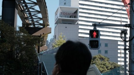 Акционер №2 на Toshiba засилва борбата срещу плана за разделяне